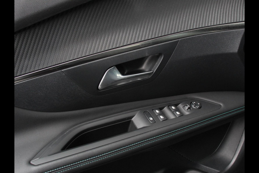 Peugeot 3008 1.2 PureTech Allure Climate control Adaptive cruise control Achteruitrijd camera Parkeersensoren Verwarmde voorstoelen LED Navigatie Apple Carplay/ Android Auto