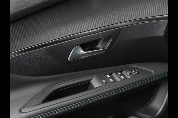 Peugeot 3008 1.2 PureTech Allure Climate control Adaptive cruise control Achteruitrijd camera Parkeersensoren Verwarmde voorstoelen LED Navigatie Apple Carplay/ Android Auto