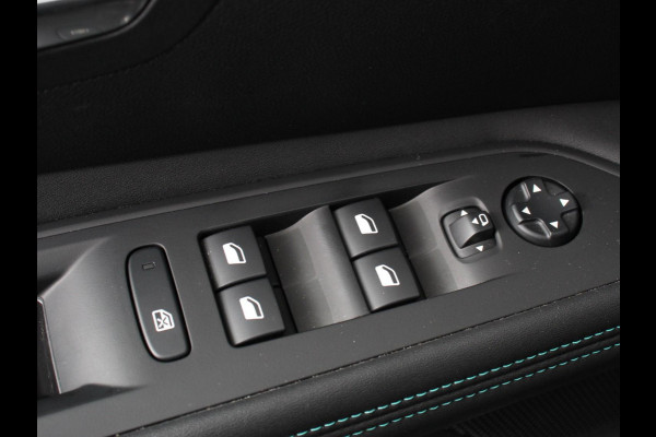 Peugeot 3008 1.2 PureTech Allure Climate control Adaptive cruise control Achteruitrijd camera Parkeersensoren Verwarmde voorstoelen LED Navigatie Apple Carplay/ Android Auto