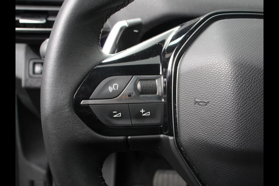 Peugeot 3008 1.2 PureTech Allure Climate control Adaptive cruise control Achteruitrijd camera Parkeersensoren Verwarmde voorstoelen LED Navigatie Apple Carplay/ Android Auto