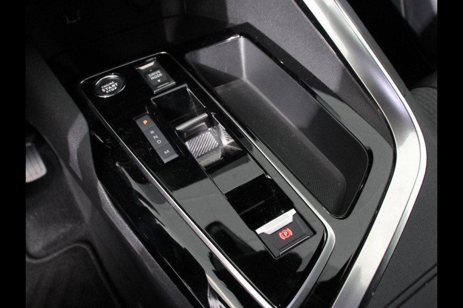 Peugeot 3008 1.2 PureTech Allure Climate control Adaptive cruise control Achteruitrijd camera Parkeersensoren Verwarmde voorstoelen LED Navigatie Apple Carplay/ Android Auto