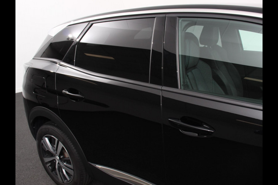 Peugeot 3008 1.2 PureTech Allure Climate control Adaptive cruise control Achteruitrijd camera Parkeersensoren Verwarmde voorstoelen LED Navigatie Apple Carplay/ Android Auto