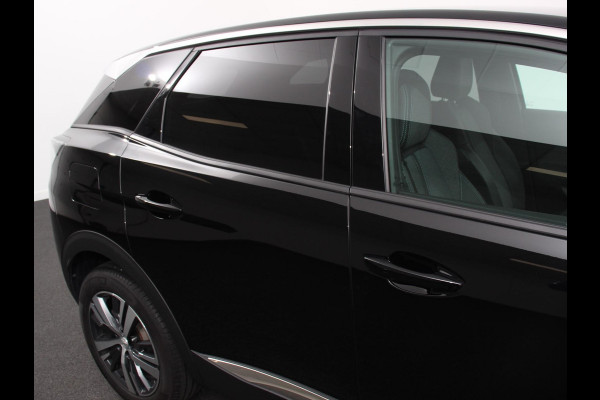 Peugeot 3008 1.2 PureTech Allure Climate control Adaptive cruise control Achteruitrijd camera Parkeersensoren Verwarmde voorstoelen LED Navigatie Apple Carplay/ Android Auto