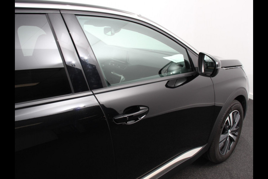 Peugeot 3008 1.2 PureTech Allure Climate control Adaptive cruise control Achteruitrijd camera Parkeersensoren Verwarmde voorstoelen LED Navigatie Apple Carplay/ Android Auto