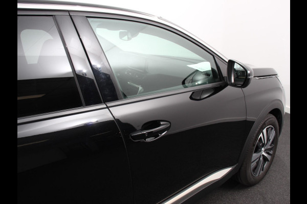 Peugeot 3008 1.2 PureTech Allure Climate control Adaptive cruise control Achteruitrijd camera Parkeersensoren Verwarmde voorstoelen LED Navigatie Apple Carplay/ Android Auto