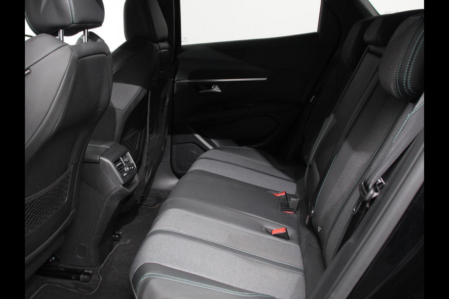 Peugeot 3008 1.2 PureTech Allure Climate control Adaptive cruise control Achteruitrijd camera Parkeersensoren Verwarmde voorstoelen LED Navigatie Apple Carplay/ Android Auto