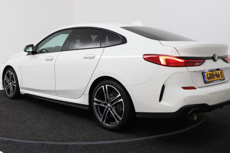 BMW 2 Serie Gran Coupé 218i High Executive (CAMERA, STOELVERWARMING, NAVIGATIE, HUD DISPLAY, DEALER ONDERHOUDEN)