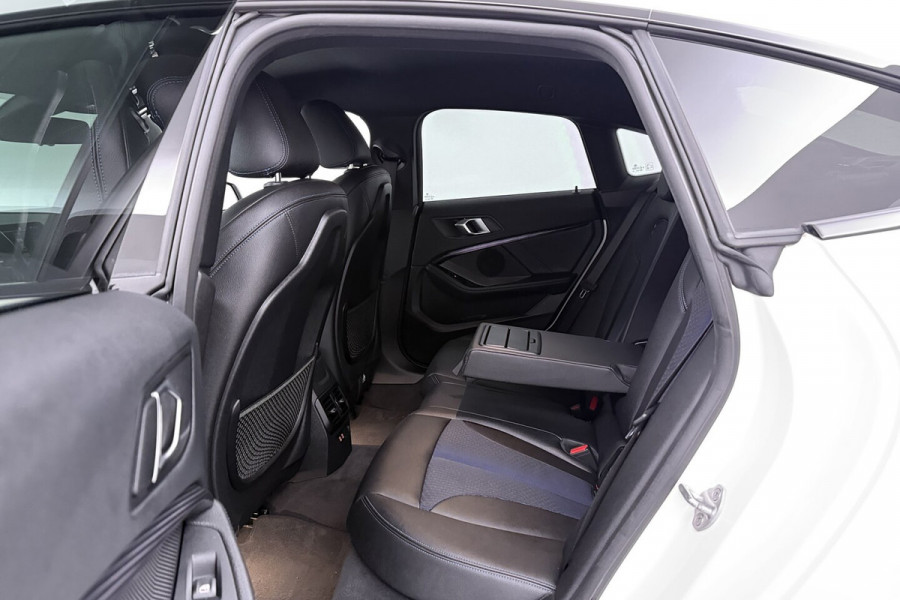 BMW 2 Serie Gran Coupé 218i High Executive (CAMERA, STOELVERWARMING, NAVIGATIE, HUD DISPLAY, DEALER ONDERHOUDEN)