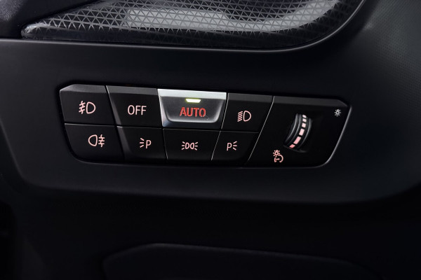BMW 2 Serie Gran Coupé 218i High Executive (CAMERA, STOELVERWARMING, NAVIGATIE, HUD DISPLAY, DEALER ONDERHOUDEN)