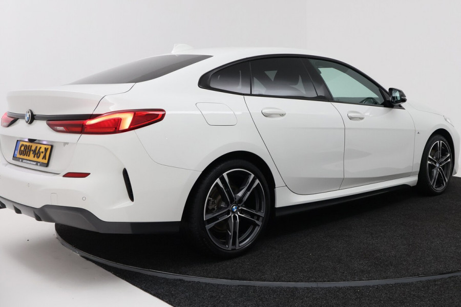 BMW 2 Serie Gran Coupé 218i High Executive (CAMERA, STOELVERWARMING, NAVIGATIE, HUD DISPLAY, DEALER ONDERHOUDEN)