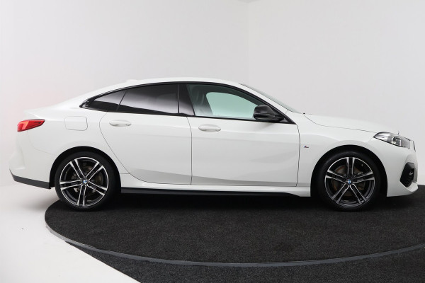 BMW 2 Serie Gran Coupé 218i High Executive (CAMERA, STOELVERWARMING, NAVIGATIE, HUD DISPLAY, DEALER ONDERHOUDEN)