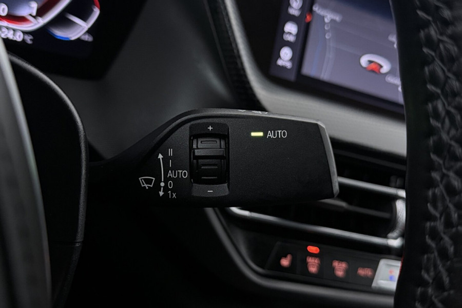BMW 2 Serie Gran Coupé 218i High Executive (CAMERA, STOELVERWARMING, NAVIGATIE, HUD DISPLAY, DEALER ONDERHOUDEN)