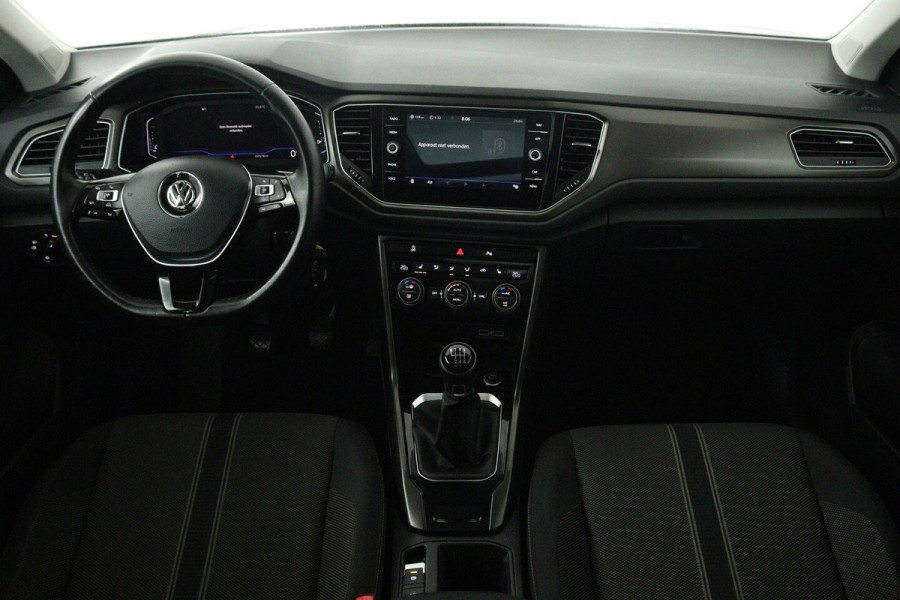 Volkswagen T-Roc 1.0 TSI Style (PANORAMADAK, DIGATALE COCKPIT, PDC, LED, CLIMA, STOELVERWARMING)