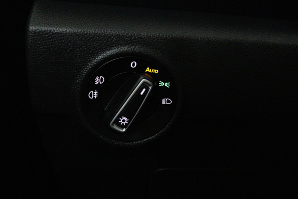 Volkswagen T-Roc 1.0 TSI Style (PANORAMADAK, DIGATALE COCKPIT, PDC, LED, CLIMA, STOELVERWARMING)