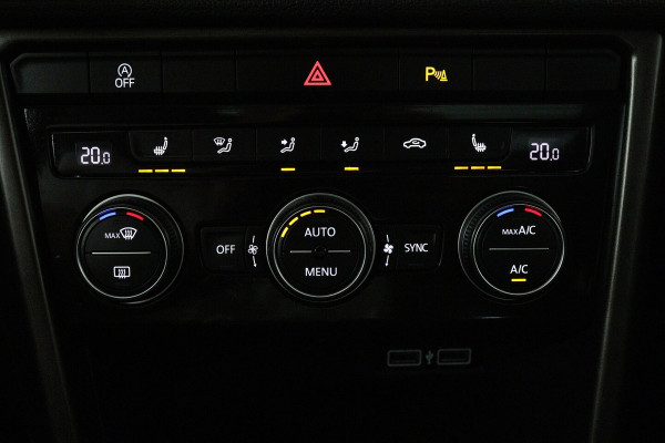 Volkswagen T-Roc 1.0 TSI Style (PANORAMADAK, DIGATALE COCKPIT, PDC, LED, CLIMA, STOELVERWARMING)