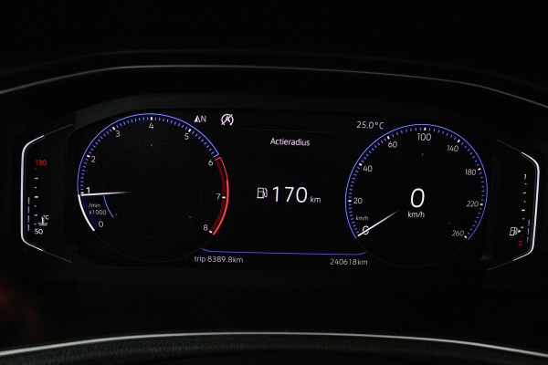 Volkswagen T-Roc 1.0 TSI Style (PANORAMADAK, DIGATALE COCKPIT, PDC, LED, CLIMA, STOELVERWARMING)