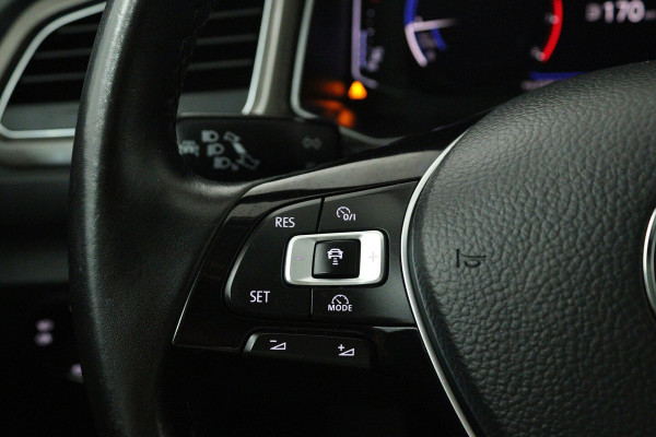 Volkswagen T-Roc 1.0 TSI Style (PANORAMADAK, DIGATALE COCKPIT, PDC, LED, CLIMA, STOELVERWARMING)