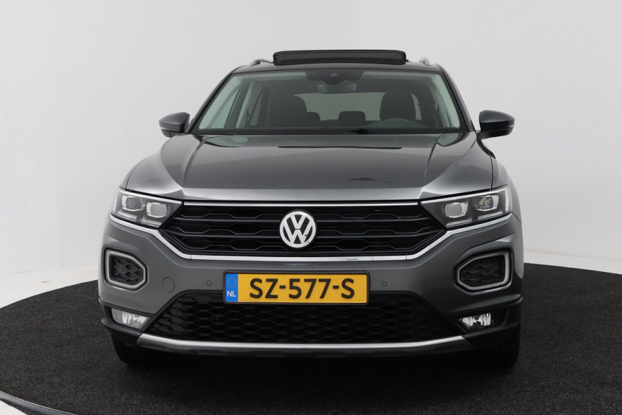 Volkswagen T-Roc 1.0 TSI Style (PANORAMADAK, DIGATALE COCKPIT, PDC, LED, CLIMA, STOELVERWARMING)
