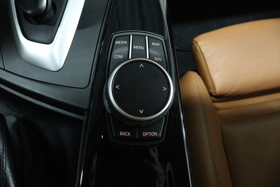 BMW 3 Serie 318i Edition Luxury Line Purity Executive (NAVIGATIE, STOELVERWARMING, PARKEERSENSOREN, DE