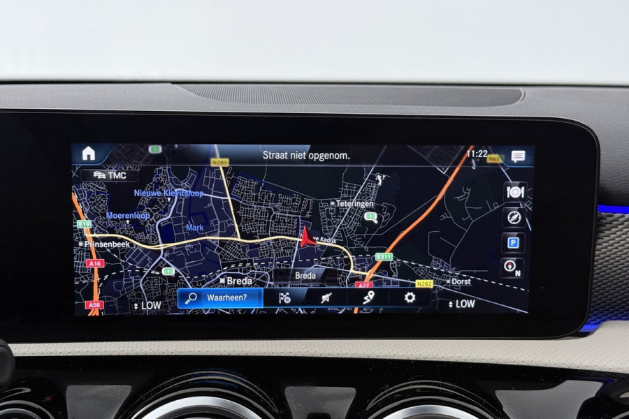 Mercedes-Benz A-Klasse 180 Business Solution Luxury (STOELVERWARMING, SFEERVERLICHTING, NAVIGATIE, CAMERA, PARKEE