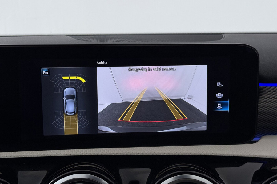 Mercedes-Benz A-Klasse 180 Business Solution Luxury (STOELVERWARMING, SFEERVERLICHTING, NAVIGATIE, CAMERA, PARKEE