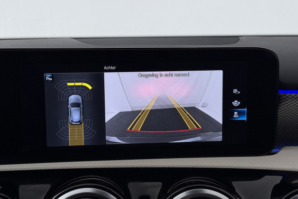 Mercedes-Benz A-Klasse 180 Business Solution Luxury (STOELVERWARMING, SFEERVERLICHTING, NAVIGATIE, CAMERA, PARKEE