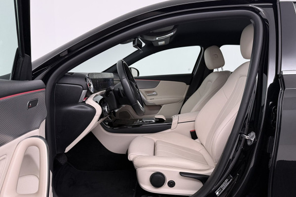 Mercedes-Benz A-Klasse 180 Business Solution Luxury (STOELVERWARMING, SFEERVERLICHTING, NAVIGATIE, CAMERA, PARKEE