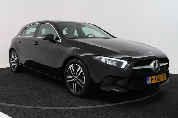 Mercedes-Benz A-Klasse 180 Business Solution Luxury (STOELVERWARMING, SFEERVERLICHTING, NAVIGATIE, CAMERA, PARKEE