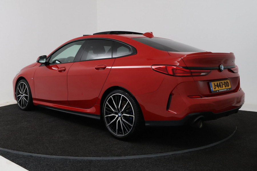 BMW 2 Serie Gran Coupé 218i Executive Edition (PANORAMADAK, SFEERVERLICHTING, NAVIGATIE, CRUISE CONTROL, DEALER O