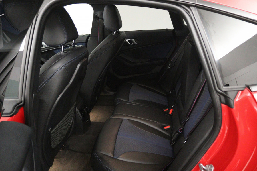 BMW 2 Serie Gran Coupé 218i Executive Edition (PANORAMADAK, SFEERVERLICHTING, NAVIGATIE, CRUISE CONTROL, DEALER O