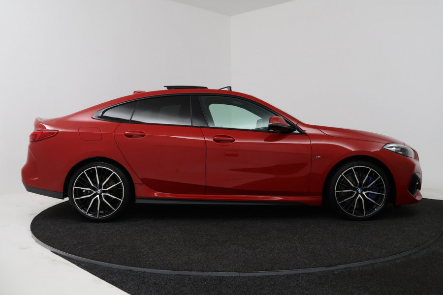 BMW 2 Serie Gran Coupé 218i Executive Edition (PANORAMADAK, SFEERVERLICHTING, NAVIGATIE, CRUISE CONTROL, DEALER O