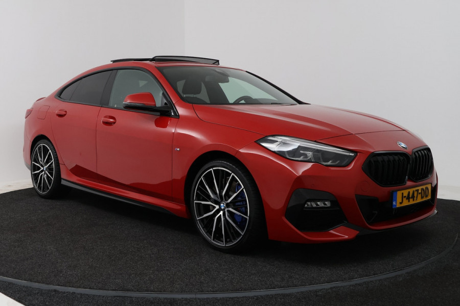 BMW 2 Serie Gran Coupé 218i Executive Edition (PANORAMADAK, SFEERVERLICHTING, NAVIGATIE, CRUISE CONTROL, DEALER O