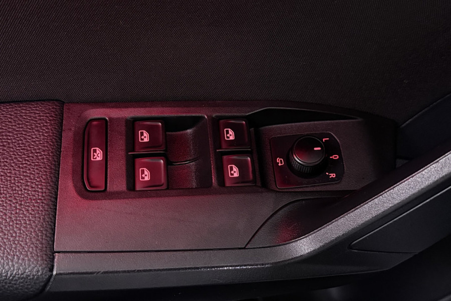 Seat Ibiza 1.0 TSI FR Business Intense (PANORAMADAK, DIGITALE COCKPIT, LED, NAVI, CAMERA, CARPLAY)