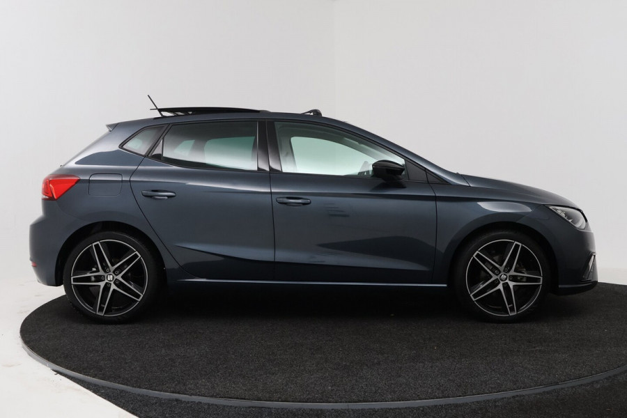 Seat Ibiza 1.0 TSI FR Business Intense (PANORAMADAK, DIGITALE COCKPIT, LED, NAVI, CAMERA, CARPLAY)