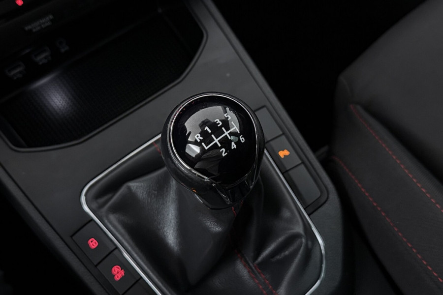 Seat Ibiza 1.0 TSI FR Business Intense (PANORAMADAK, DIGITALE COCKPIT, LED, NAVI, CAMERA, CARPLAY)