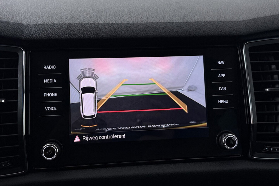 Škoda Kodiaq 1.5 TSI Business Edition 7p. (TREKHAAK WEGKLAPBAAR, NAVI, CAMERA, PDC, STOELVERWARMING, 1e