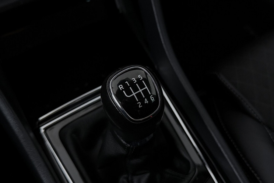 Škoda Kodiaq 1.5 TSI Business Edition 7p. (TREKHAAK WEGKLAPBAAR, NAVI, CAMERA, PDC, STOELVERWARMING, 1e