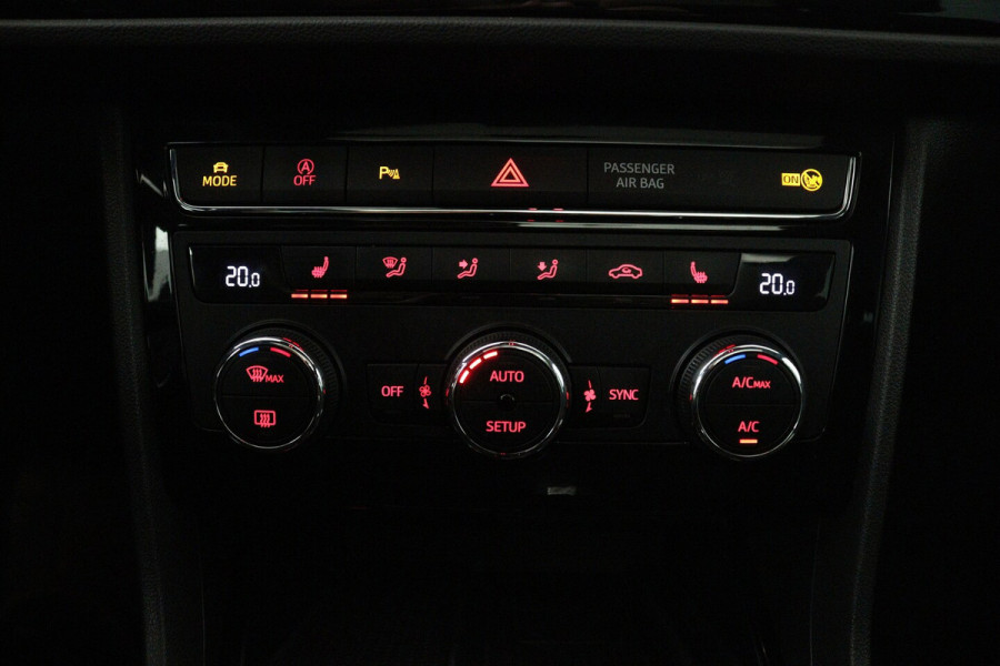 Seat Leon ST 1.5 TSI FR Business Intense (PANORAMADAK, CAMERA, STOELVERWARMING, CARPLAY, CRUISE CONTROL