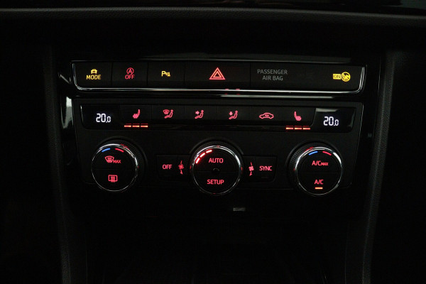 Seat Leon ST 1.5 TSI FR Business Intense (PANORAMADAK, CAMERA, STOELVERWARMING, CARPLAY, CRUISE CONTROL