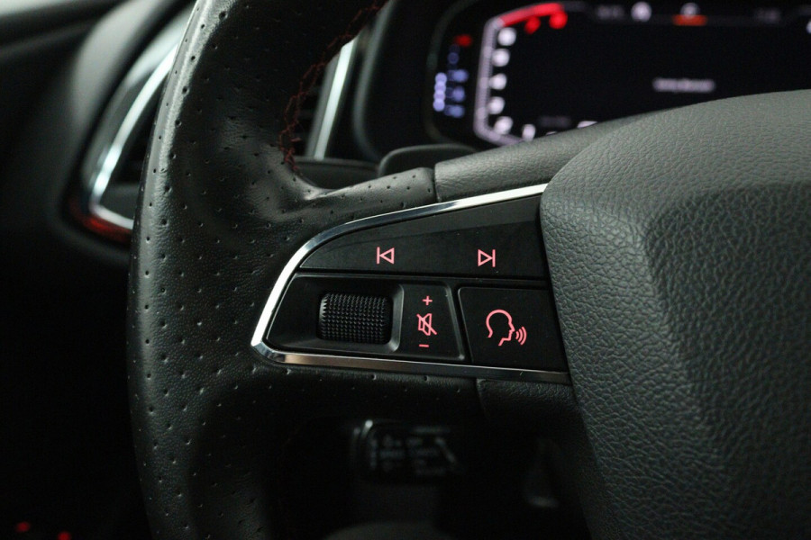 Seat Leon ST 1.5 TSI FR Business Intense (PANORAMADAK, CAMERA, STOELVERWARMING, CARPLAY, CRUISE CONTROL