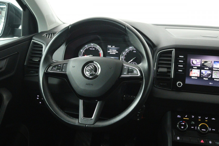 Škoda Karoq 1.0 TSI Clever Edition (NAVIGATIE, STOELVERWARMING, PARKEERSENSOREN, CARPLAY)