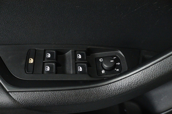 Škoda Karoq 1.0 TSI Clever Edition (NAVIGATIE, STOELVERWARMING, PARKEERSENSOREN, CARPLAY)