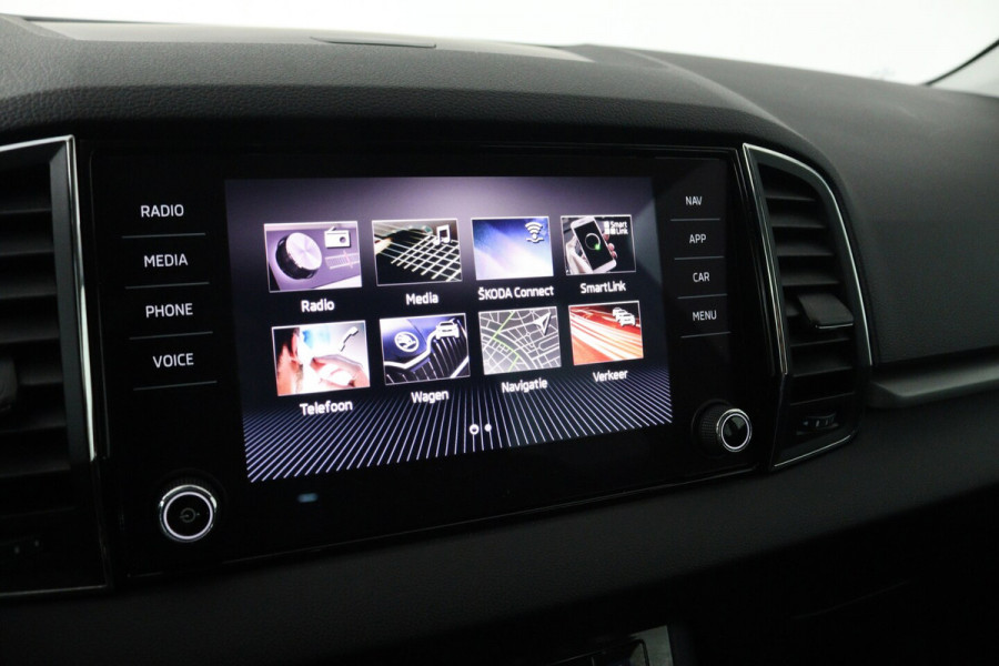 Škoda Karoq 1.0 TSI Clever Edition (NAVIGATIE, STOELVERWARMING, PARKEERSENSOREN, CARPLAY)