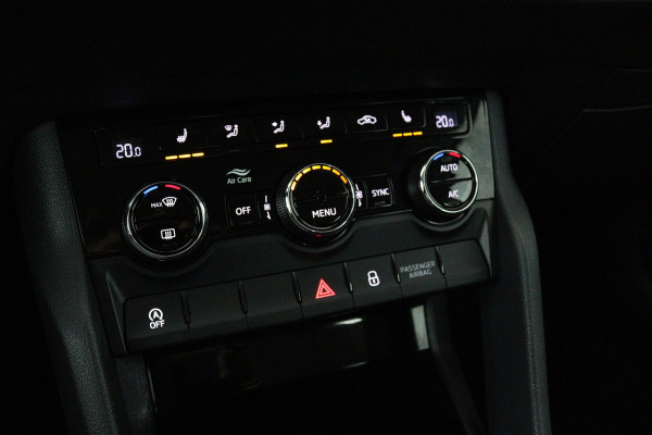 Škoda Karoq 1.0 TSI Clever Edition (NAVIGATIE, STOELVERWARMING, PARKEERSENSOREN, CARPLAY)