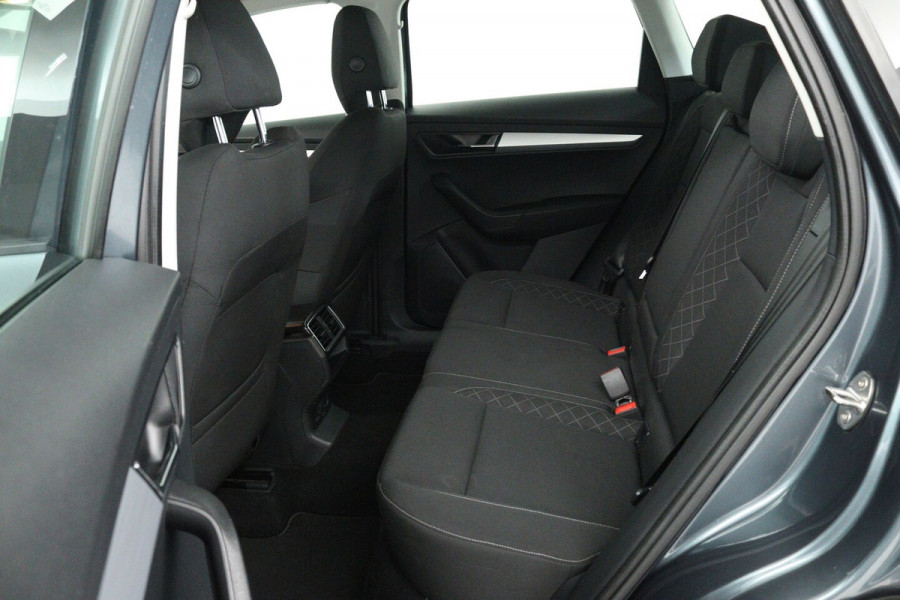 Škoda Karoq 1.0 TSI Clever Edition (NAVIGATIE, STOELVERWARMING, PARKEERSENSOREN, CARPLAY)