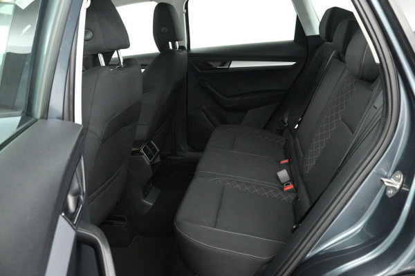 Škoda Karoq 1.0 TSI Clever Edition (NAVIGATIE, STOELVERWARMING, PARKEERSENSOREN, CARPLAY)