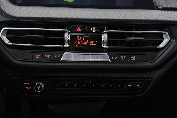 BMW 2 Serie Gran Coupé 218i Business Edition (PANORAMADAK, CRUISE CONTROL, NAVIGATIE, PARKEERSENSOREN)