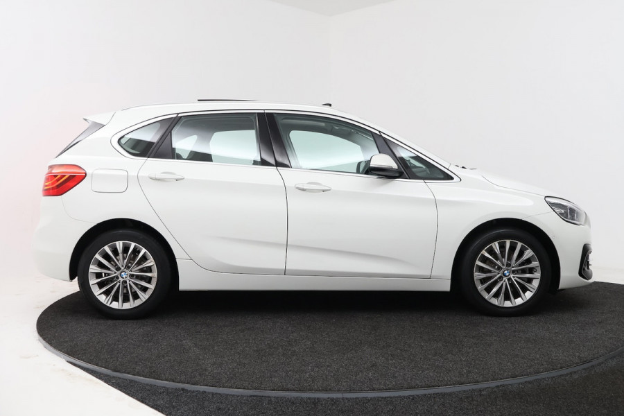BMW 2 Serie Active Tourer 218i High Executive Edition (PANORAMADAK, TREKHAAK, STOELVERWARMING, CAMERA, DEALER ONDERH