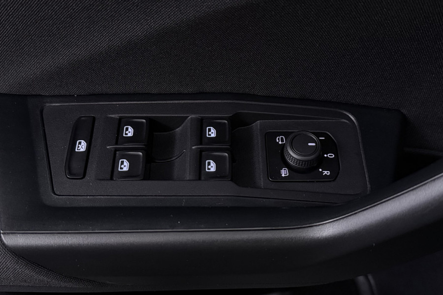Volkswagen T-Roc 1.0 TSI Life (NAVIGATIE, CAMERA, TREKHAAK, DIGITALE COCKPIT, ADAPTIEVE CRUISE, CARPLAY)