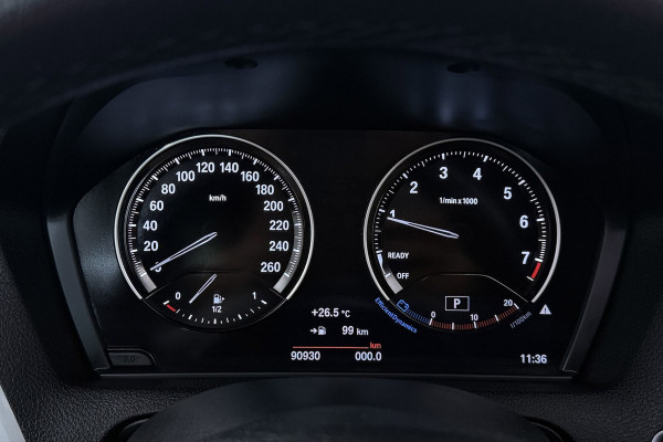 BMW 1-serie 118i High Executive Sport-Line (SCHUIF/KANTELDAK, GROOT-NAVIGATIE, STOELVERWARMING, SPORTS